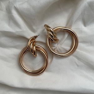 Fashion Novs gold hoop earrings
